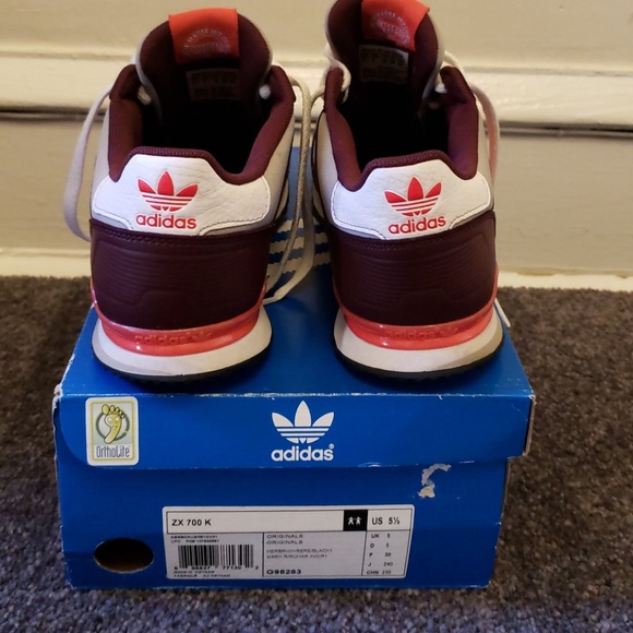 Sneakers - Picture 3 of 6